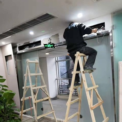 成都維修感應門服務(wù)電話,成都維修自動感應門大概要多少錢