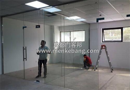附近哪里有裝玻璃門的,成都裝玻璃門