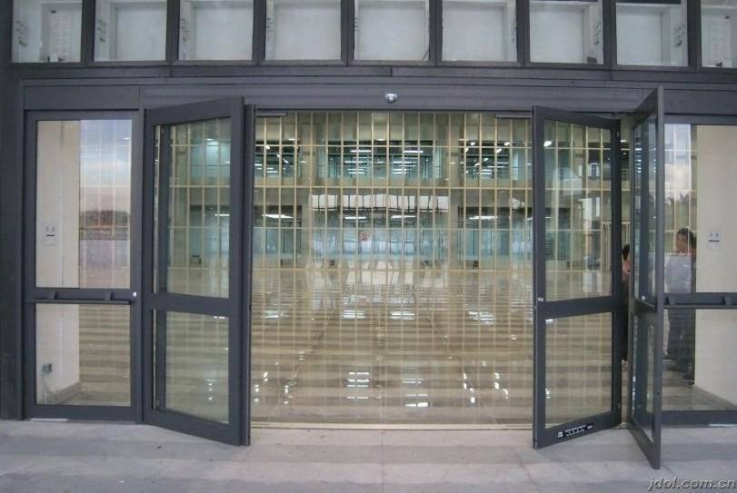 緊急逃生門的作用？